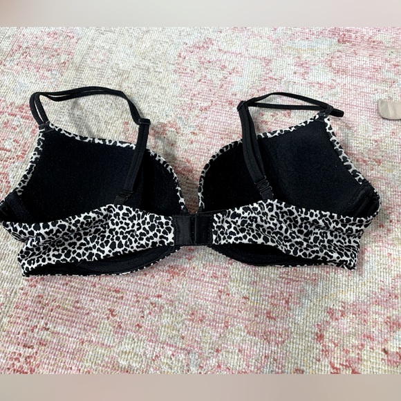 Victoria’s Secret bra, Very Sexy Lightly lined Plunge size 34C - Picture 2 of 3